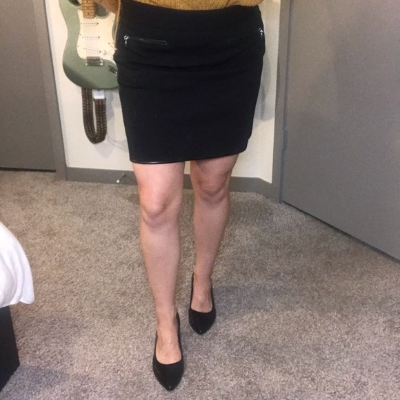 WHBM Black Ponte Work Skirt w/ faux Leather Piping - Picture 4 of 7